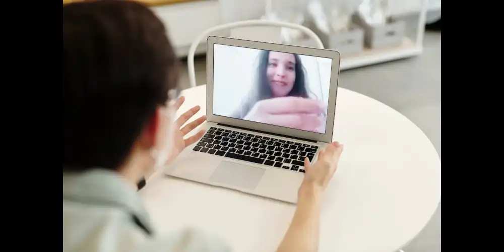 Adult Cam Sites Embrace TikTok-Style Feeds for Quick Attention